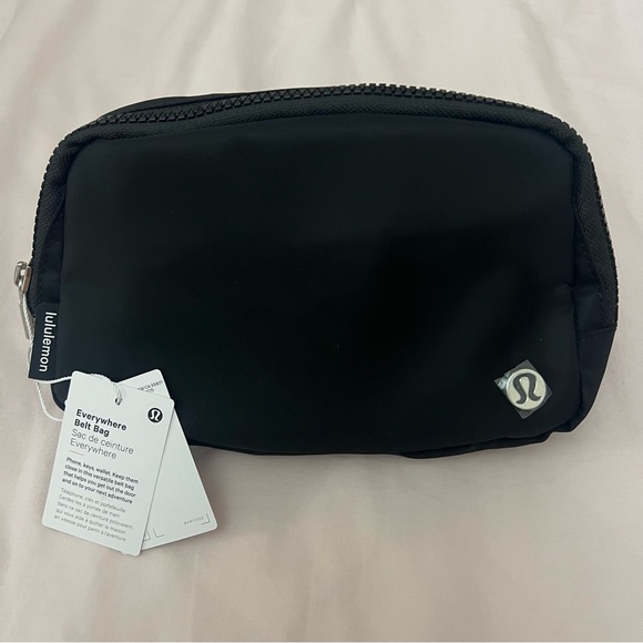 Lululemon Everywhere Belt Bag in Black - Picture 2 of 5